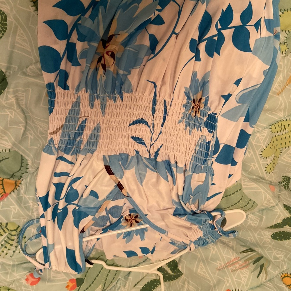 Blue/white floral dress